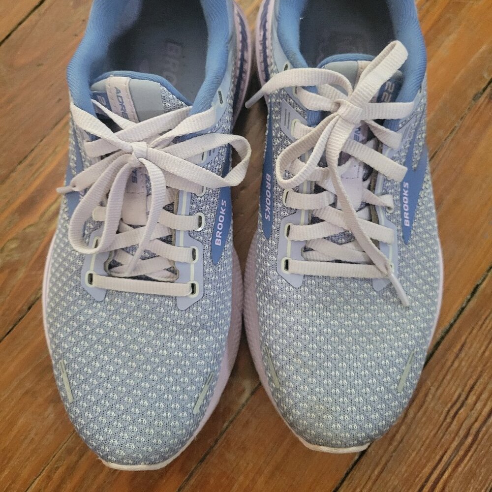 Brooks Adrenaline 22 Women's Sneaker 7.5